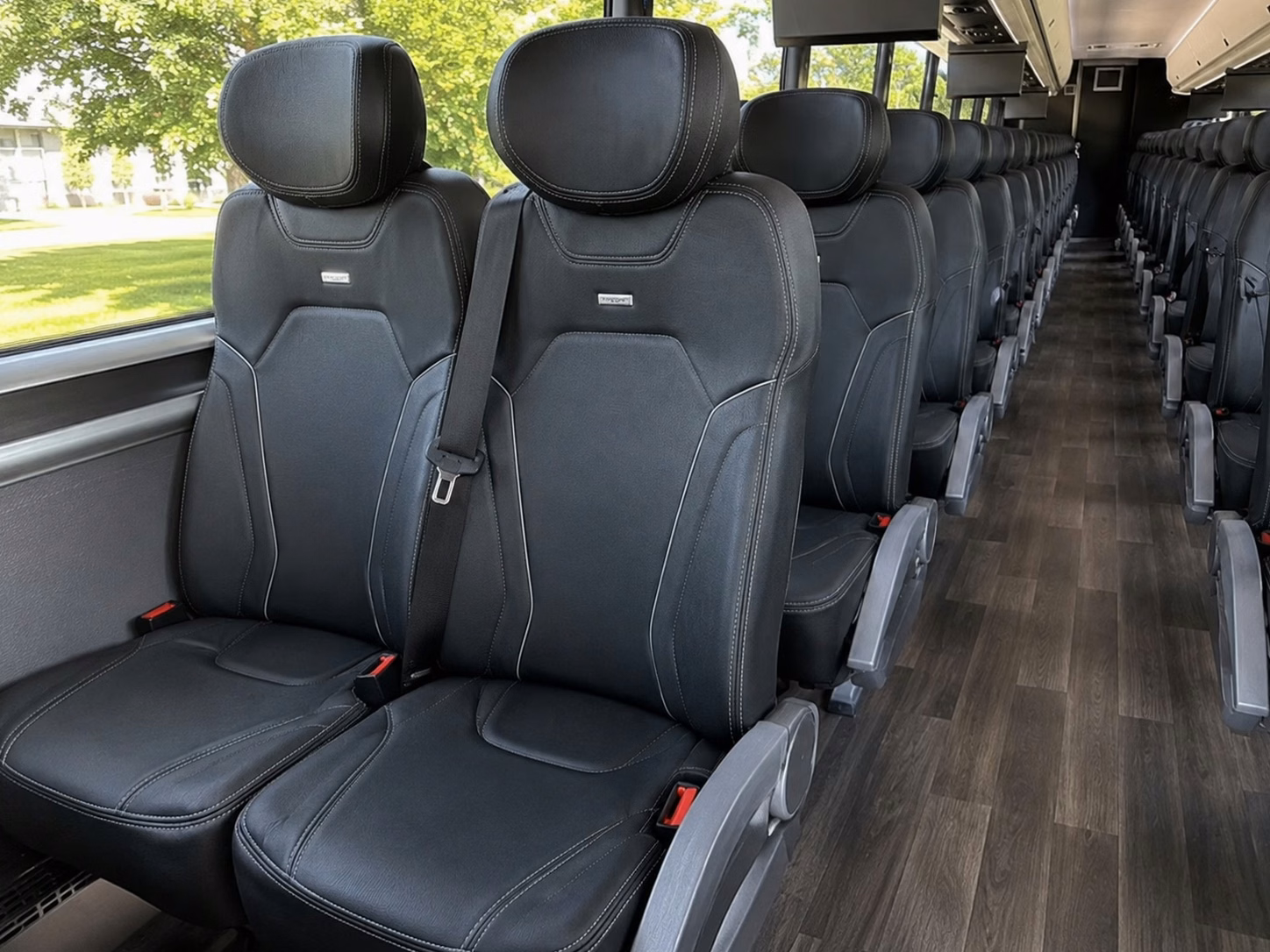 ready to compare buses to crypto com arena for lakers kings and clippers games