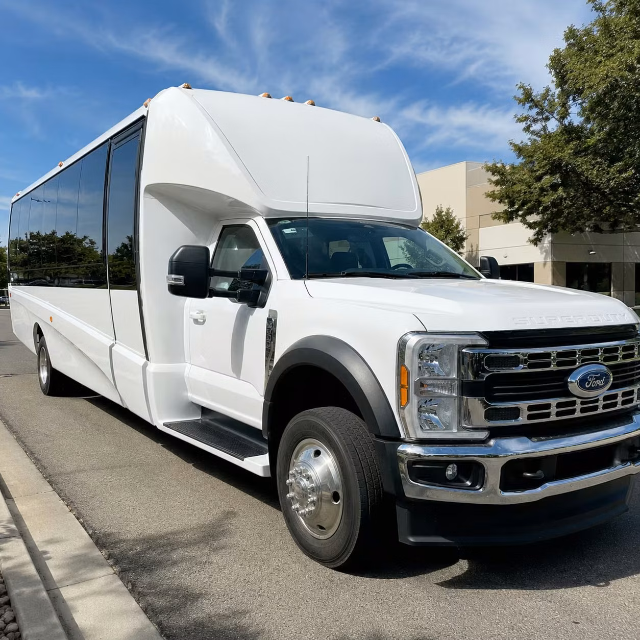 santa monica 15 passenger minibus rental