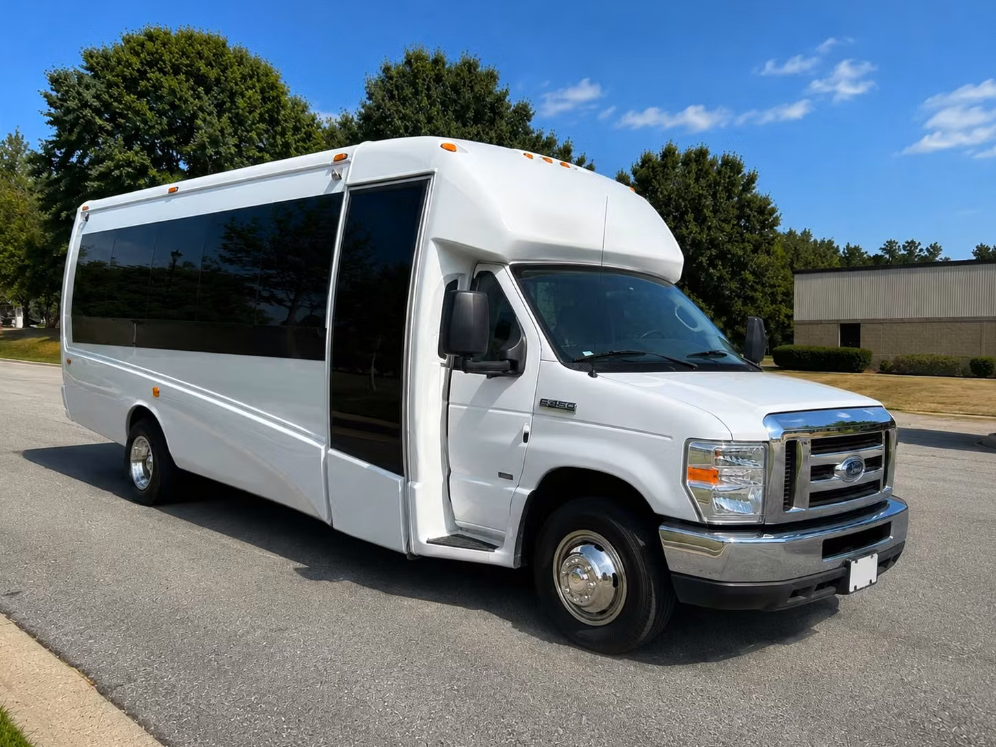 santa monica 18 passenger minibus rental